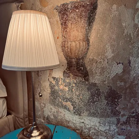 Torre 1100 - Rough Luxe In 12th Century Tower Floransa