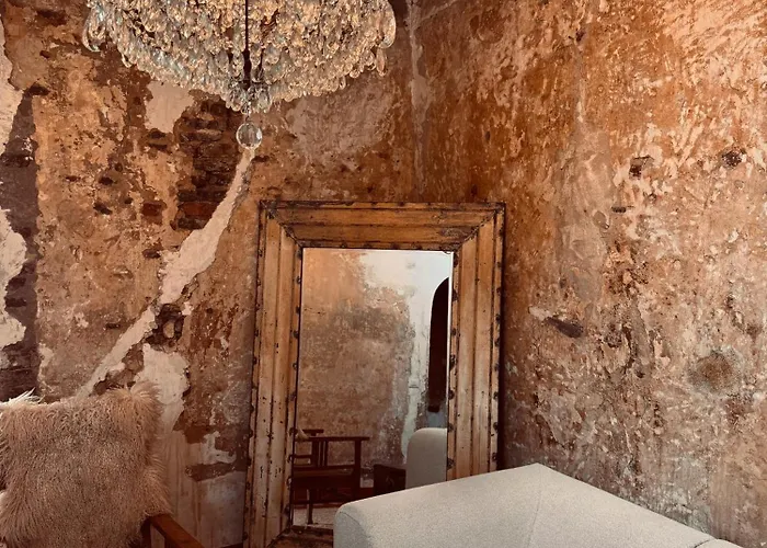 Torre 1100 - Rough Luxe In 12th Century Tower Apartmán