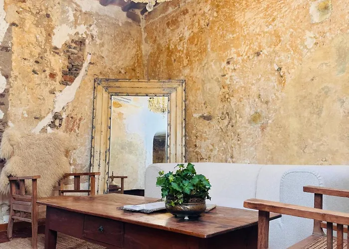 Torre 1100 - Rough Luxe In 12th Century Tower